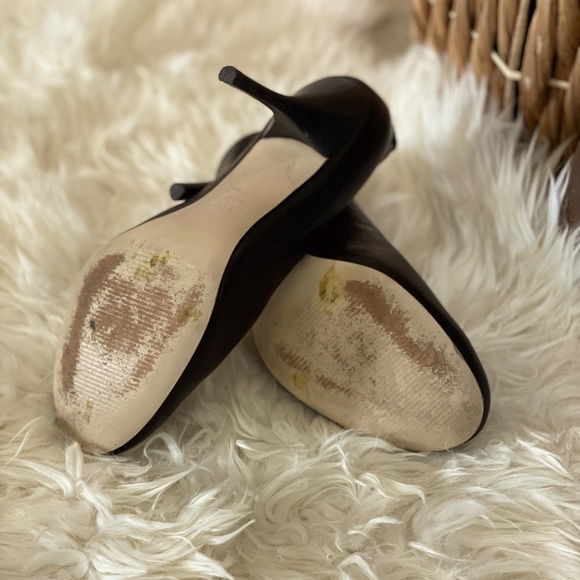 Michael Kors black leather heels. - Picture 6 of 6